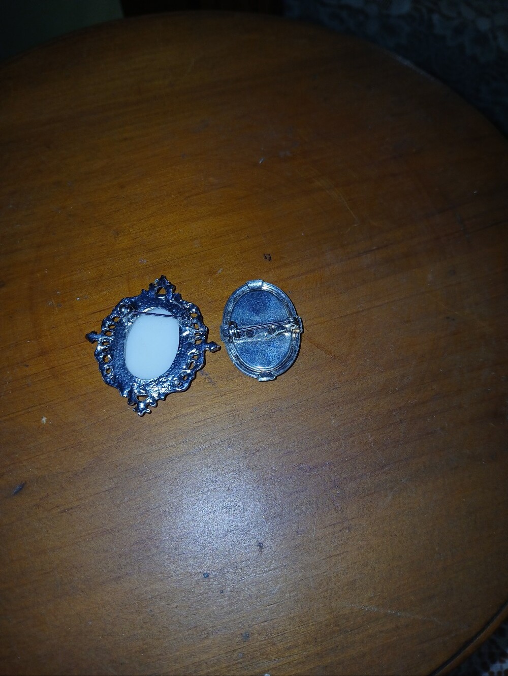 Lot of 2 Costume Cameo Brooches – Oval Portrait Cameos - Picture 5 of 6